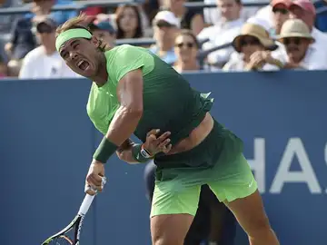 Rafa Nadal, durante su servicio en el US Open Rafa Nadal, durante su servicio en el US Open