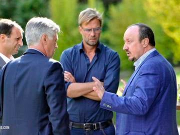 Benítez charla con Ancelotti, Klopp y Allegri