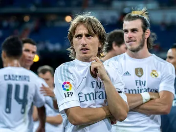 Modric observa la grada después de disputar el Trofeo Santiago Bernabéu Modric observa la grada después de disputar el Trofeo Santiago Bernabéu