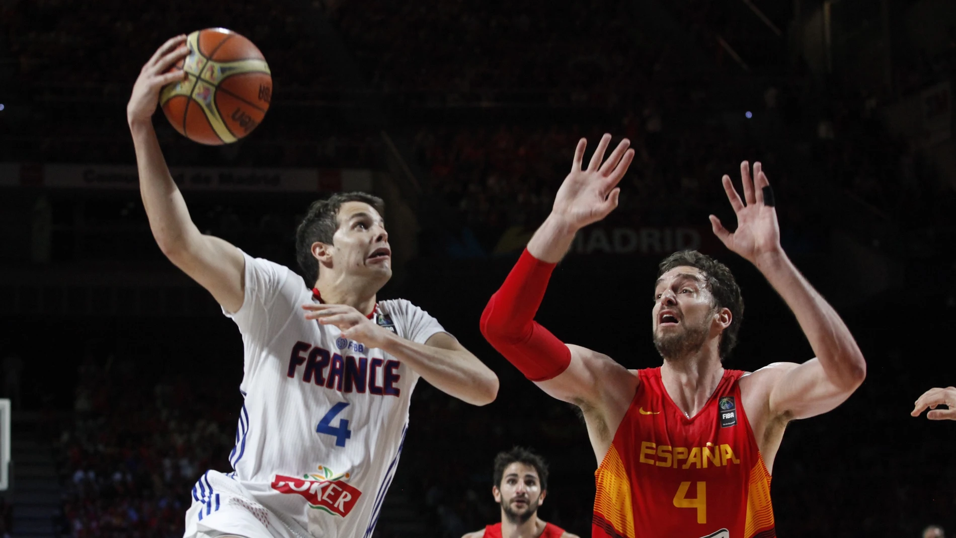 Thomas Heurtel, jugando contra España Thomas Heurtel, jugando contra España