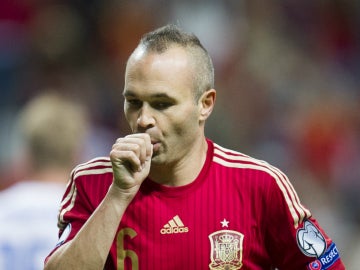 Andrés Iniesta marca gol frente a Eslovaquia