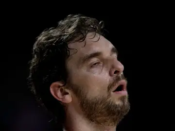 Pau Gasol se lamenta durante un partido con España Pau Gasol se lamenta durante un partido con España