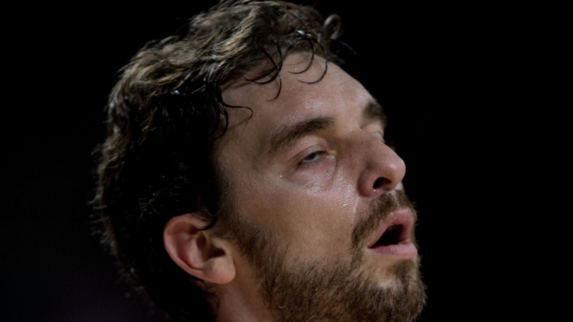 Pau Gasol se lamenta durante un partido con Espa&ntilde;a