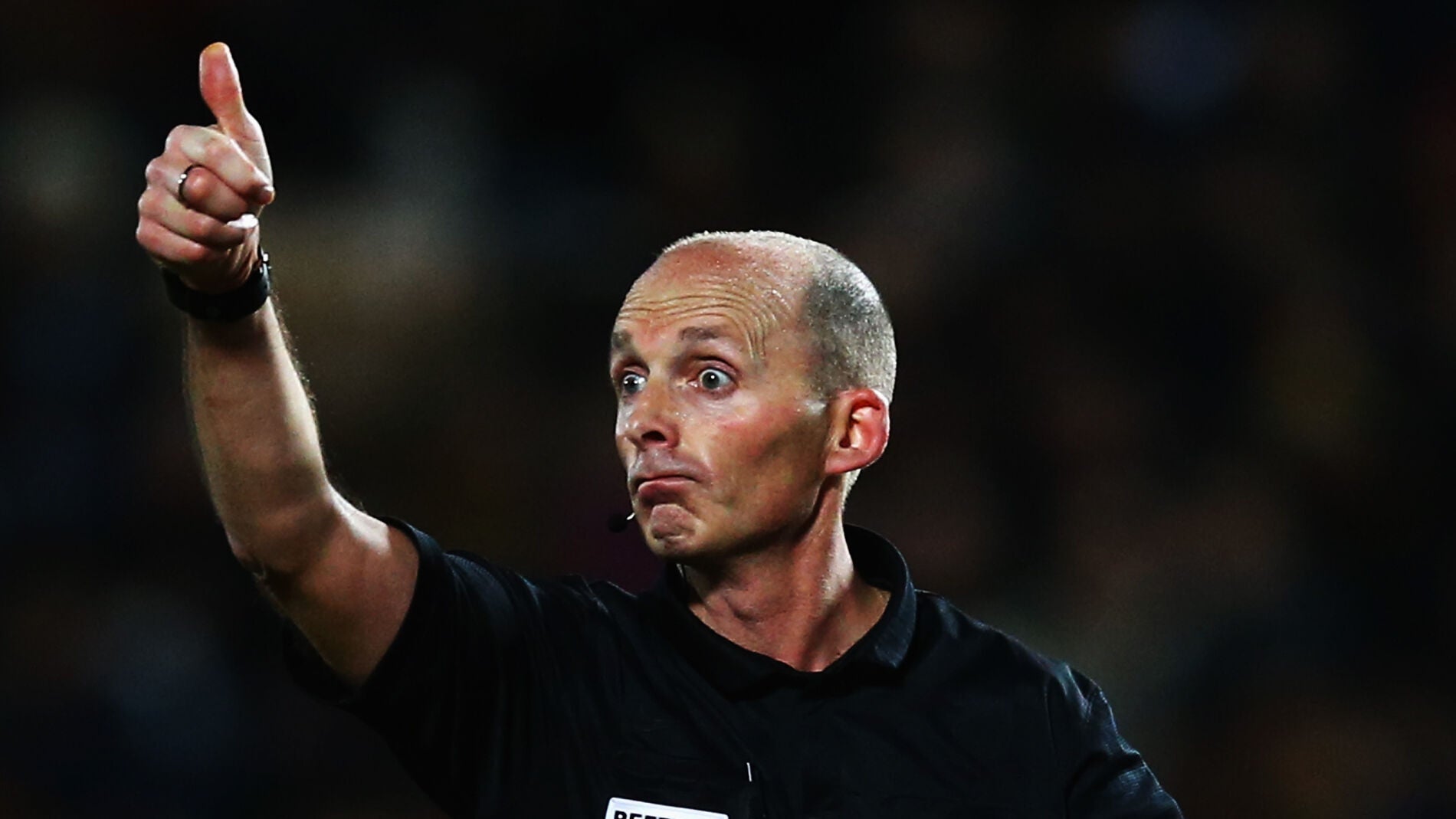 Mike Dean, &aacute;rbitro de la FIFA