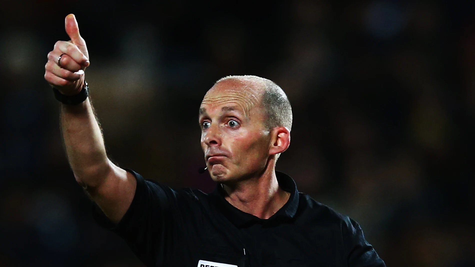 Mike Dean, árbitro de la FIFA Mike Dean, árbitro de la FIFA