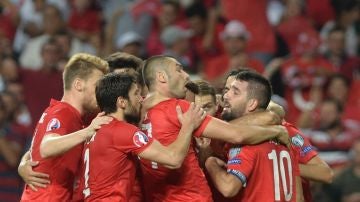 Los jugadores turcos celebran un gol frente a Holanda