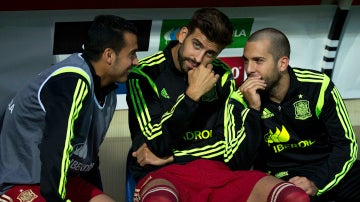 Gerard Piqué, junto a Jordi Alba y Pedro Rodríguez