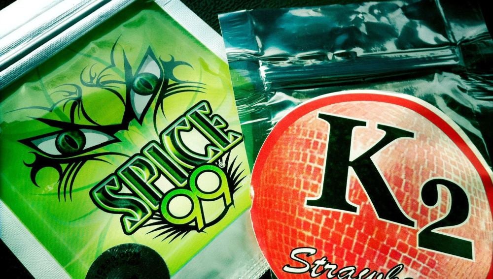 Llamativos paquetes de colores en los que se vende la droga 'Spice'