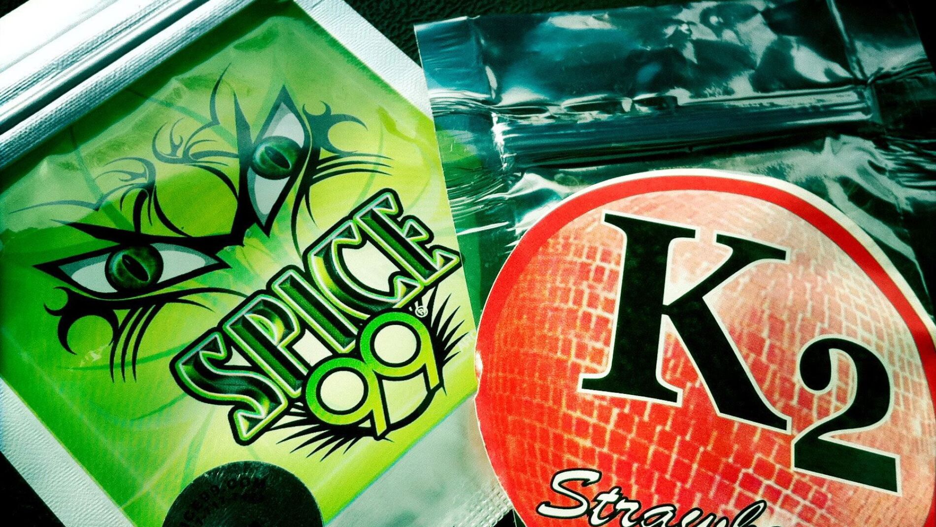 Llamativos paquetes de colores en los que se vende la droga 'Spice'