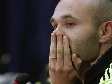 Andrés Iniesta, pensativo en rueda de prensa Andrés Iniesta, pensativo en rueda de prensa