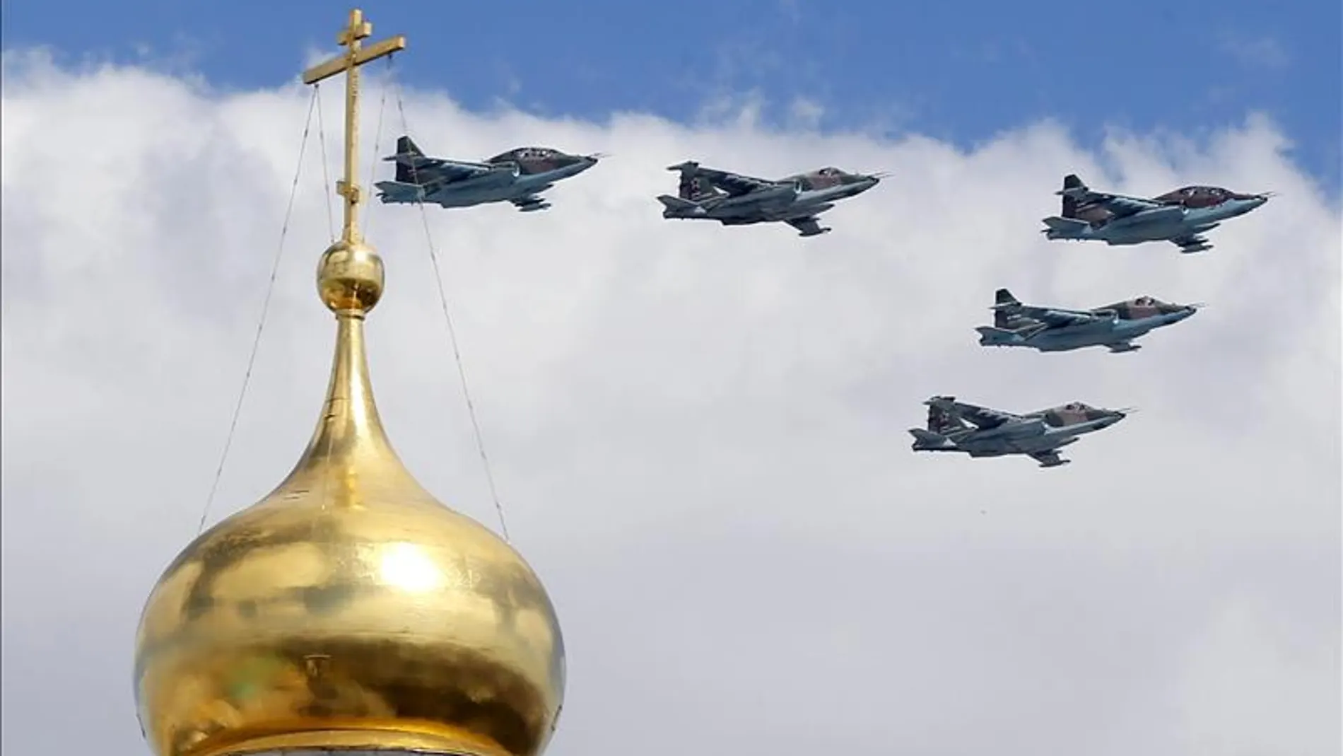 Aviones de combate ruso sobrevuelan el Kremlin. Aviones de combate ruso sobrevuelan el Kremlin.