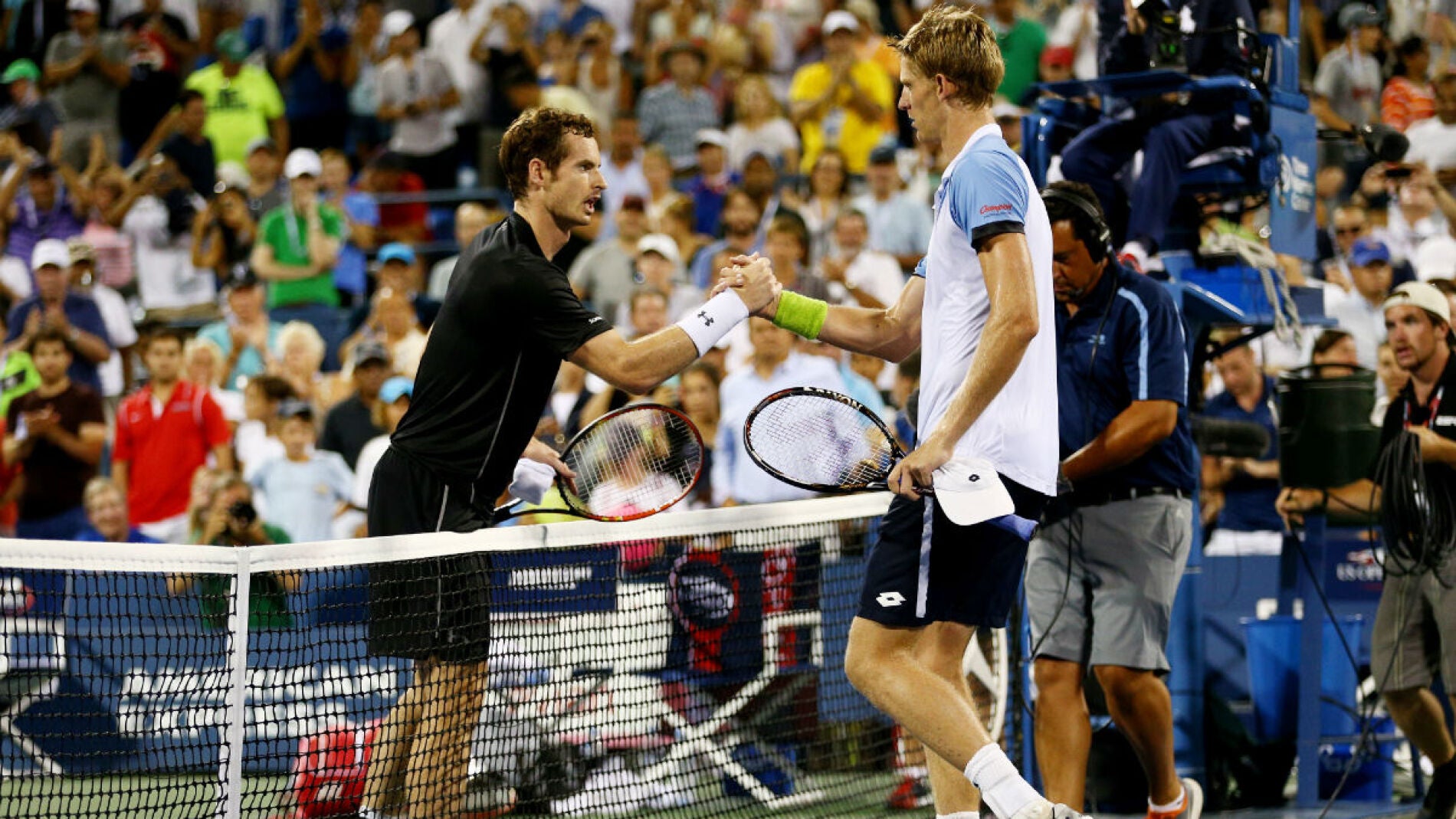 Murray y Anderson se estrechan la mano despu&eacute;s de la victoria del sudafricano en el US Open