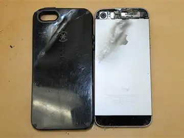 El teléfono móvil que actuó de antibalas. El teléfono móvil que actuó de antibalas.