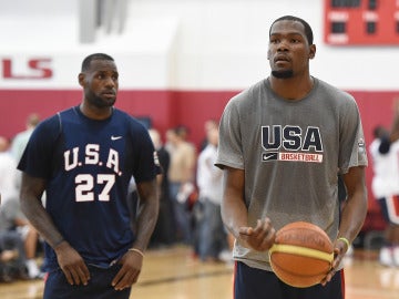 Kevin Durant, entrenando junto a LeBron James