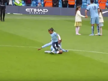 Kompany realiza una entrada a su hija Kompany realiza una entrada a su hija