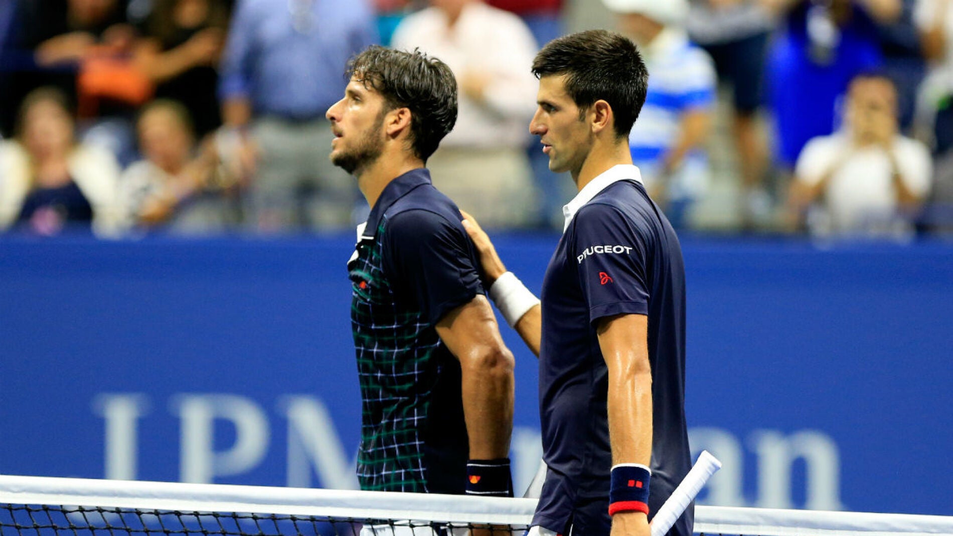 Feliciano y Djokovic se dirigen al &aacute;rbitro tras terminar su partido