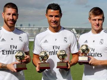 Ramos, Cristiano Ronaldo y Kroos con los premios