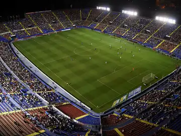 El Ciutat de Valencia durante un partido de Liga El Ciutat de Valencia durante un partido de Liga