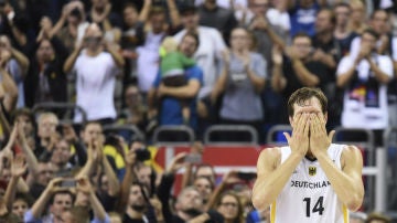 Dirk Nowitzki llora en su despedida con la selección alemana