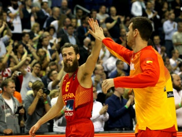 El 'Chacho' Rodríguez celebrando una canasta