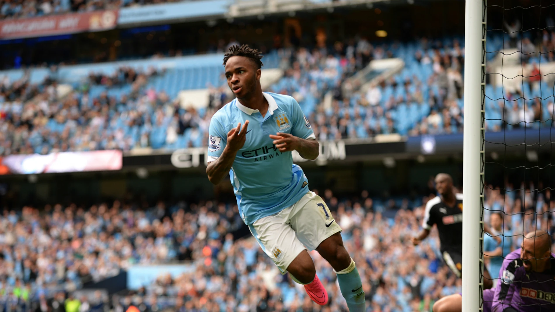 Sterling celebra un gol con el Manchester City Sterling celebra un gol con el Manchester City