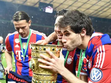 Javi Martínez, celebrando la Copa ganada por el Bayern el año pasado Javi Martínez, celebrando la Copa ganada por el Bayern el año pasado