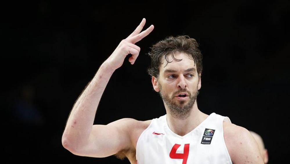 Pau Gasol celebra una canasta durante el España-Polonia del Eurobasket