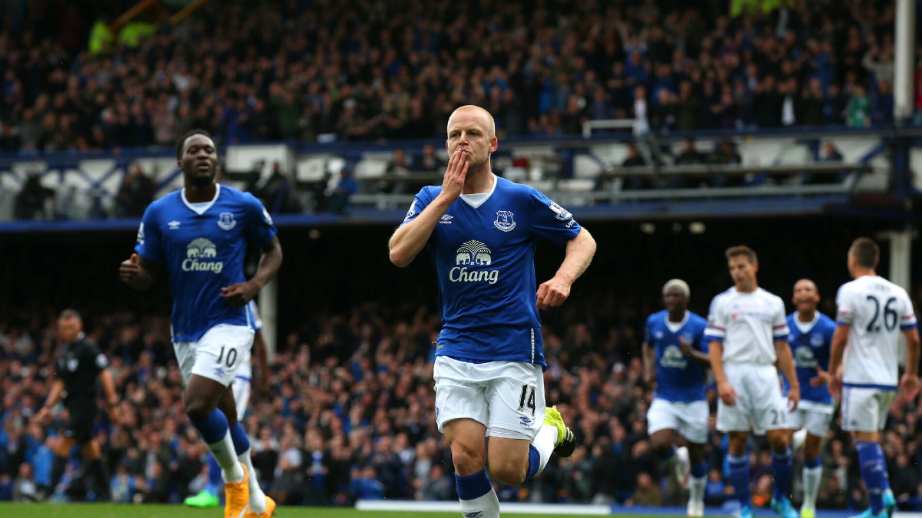 Naismith celebra un gol ante el Chelsea