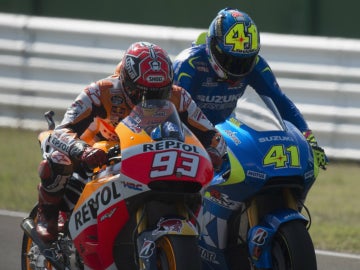 Márquez lucha con Espargaró