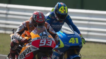 Márquez lucha con Espargaró