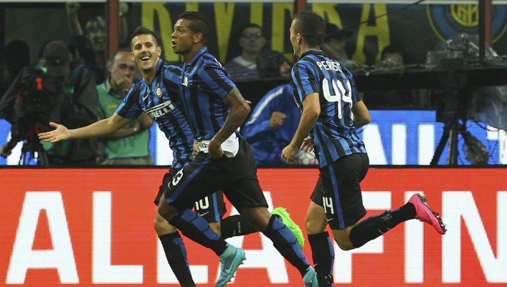 Guarín da la victoria al Inter en el clásico