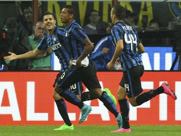 Guarín da la victoria al Inter en el clásico