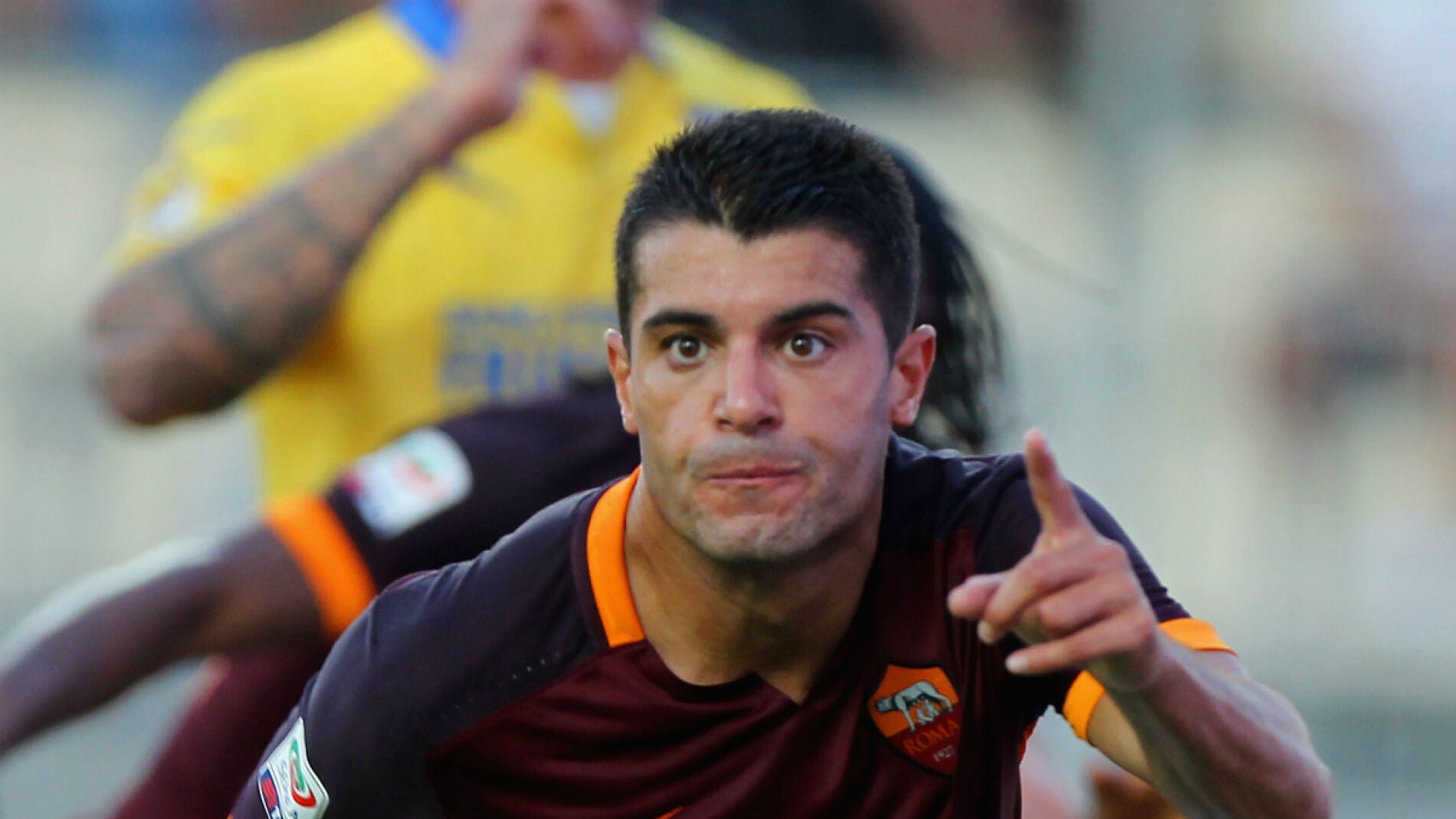 Iago Falqu&eacute; celebrando un gol con la Roma