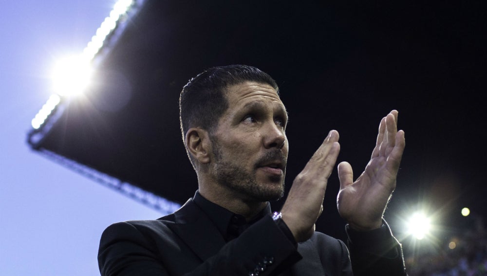 Diego Simeone aplaude al Calderón