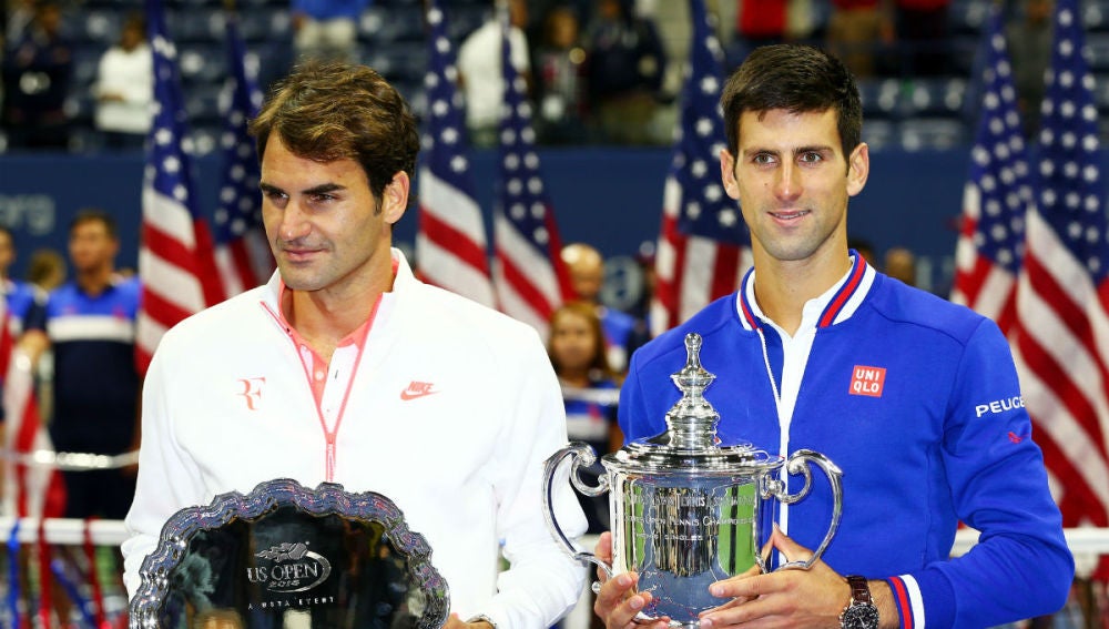 Djokovic posa con el trofeo del US Open