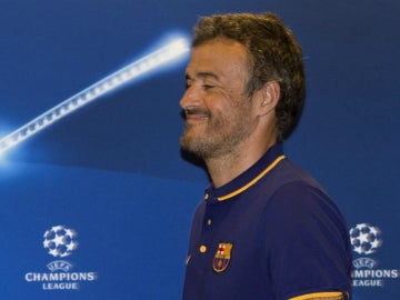 Luis Enrique. antes de entrar a la rueda de prensa