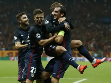 Los jugadores del Atlético de Madrid celebran uno de los goles de Griezmann Los jugadores del Atlético de Madrid celebran uno de los goles de Griezmann