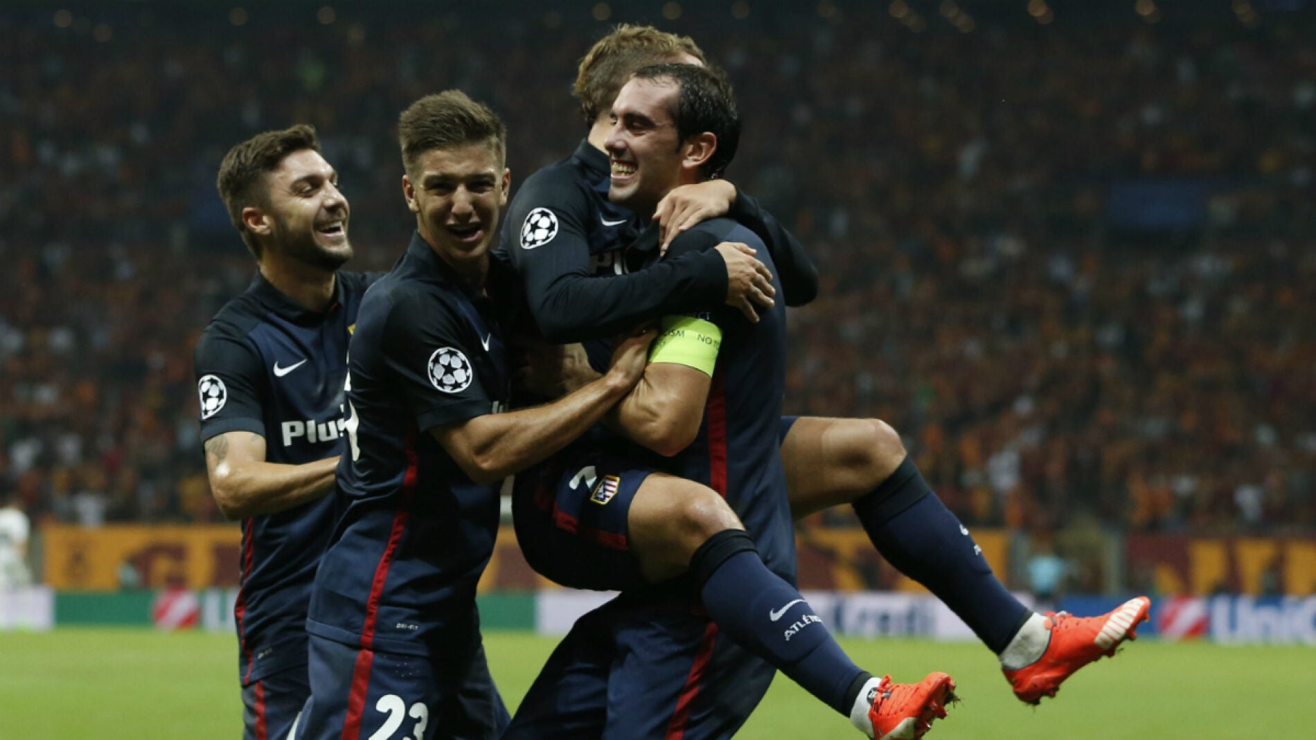 Los jugadores del Atl&eacute;tico de Madrid celebran uno de los goles de Griezmann