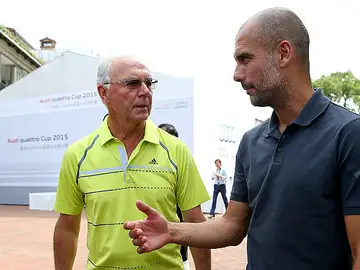 Franz Beckenbauer conversa con Pep Guardiola Franz Beckenbauer conversa con Pep Guardiola