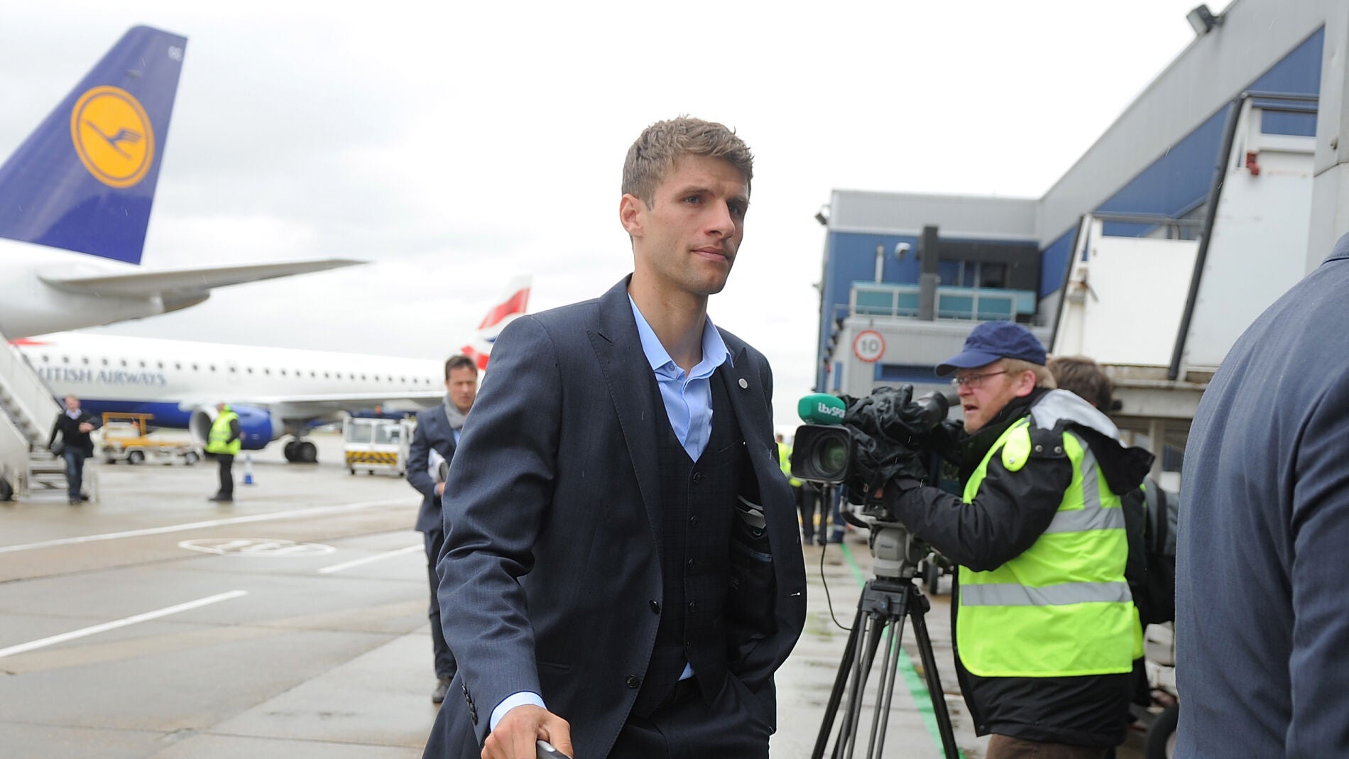 Thomas M&uuml;ller, en un aeropuerto