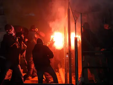 Ultras portando una bengala Ultras portando una bengala