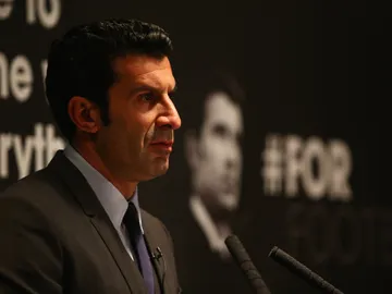 Luis Figo, durante una rueda de prensa Luis Figo, durante una rueda de prensa
