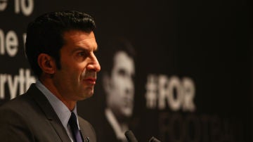 Luis Figo, durante una rueda de prensa