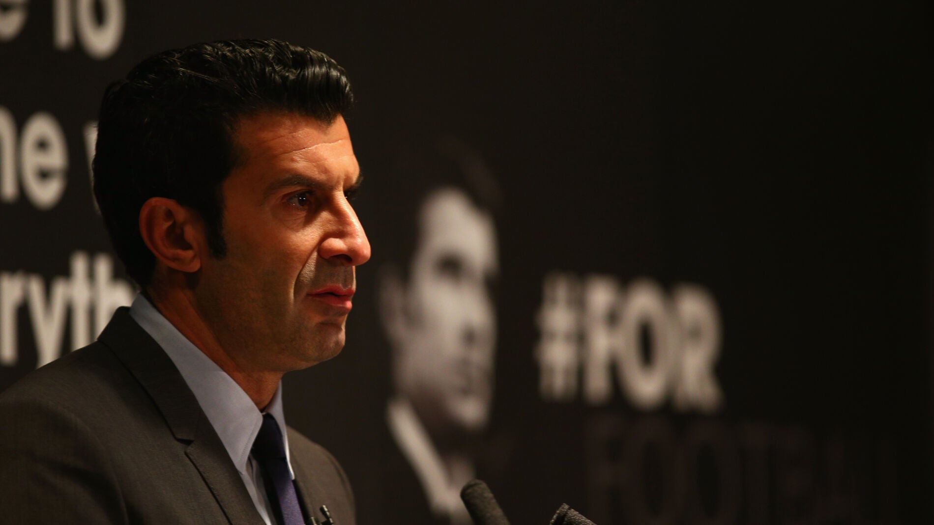 Luis Figo, durante una rueda de prensa