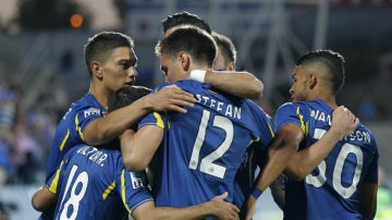 Los jugadores del Getafe celebran el gol de Scepovic contra el Málaga