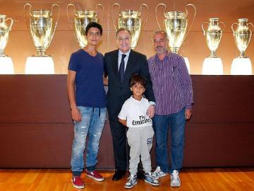 Florentino, con Osama y su familia