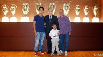 Florentino, con Osama y su familia