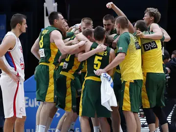 La selección lituana celebra su pase a la final del Eurobasket La selección lituana celebra su pase a la final del Eurobasket