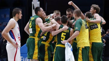 La selección lituana celebra su pase a la final del Eurobasket