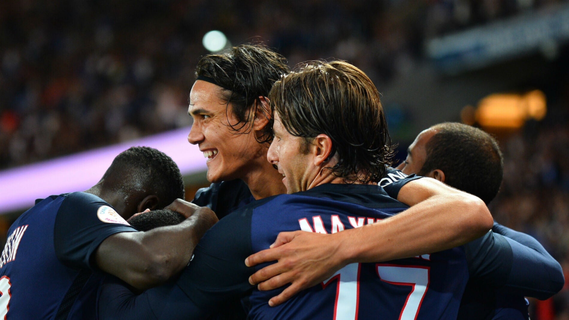 Cavani celebra un gol con el PSG